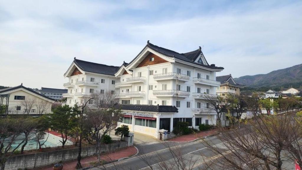 Arisu Gyeongju Hotel Екстер'єр фото