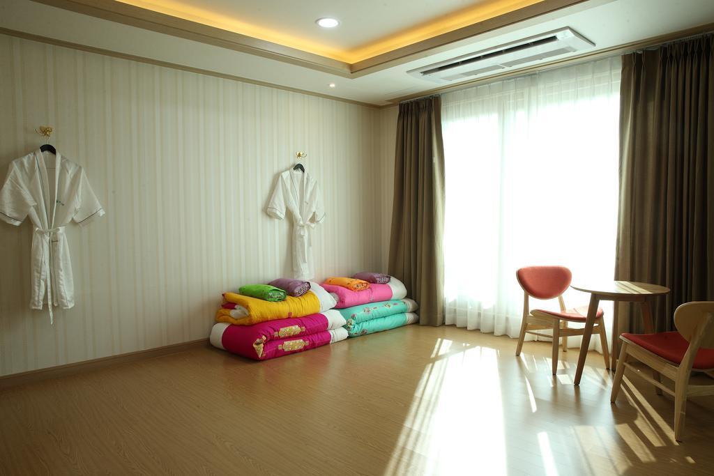 Arisu Gyeongju Hotel Екстер'єр фото