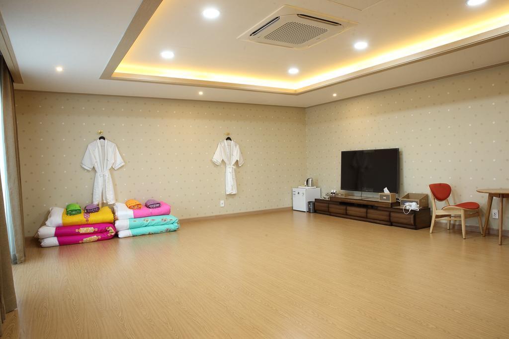 Arisu Gyeongju Hotel Екстер'єр фото